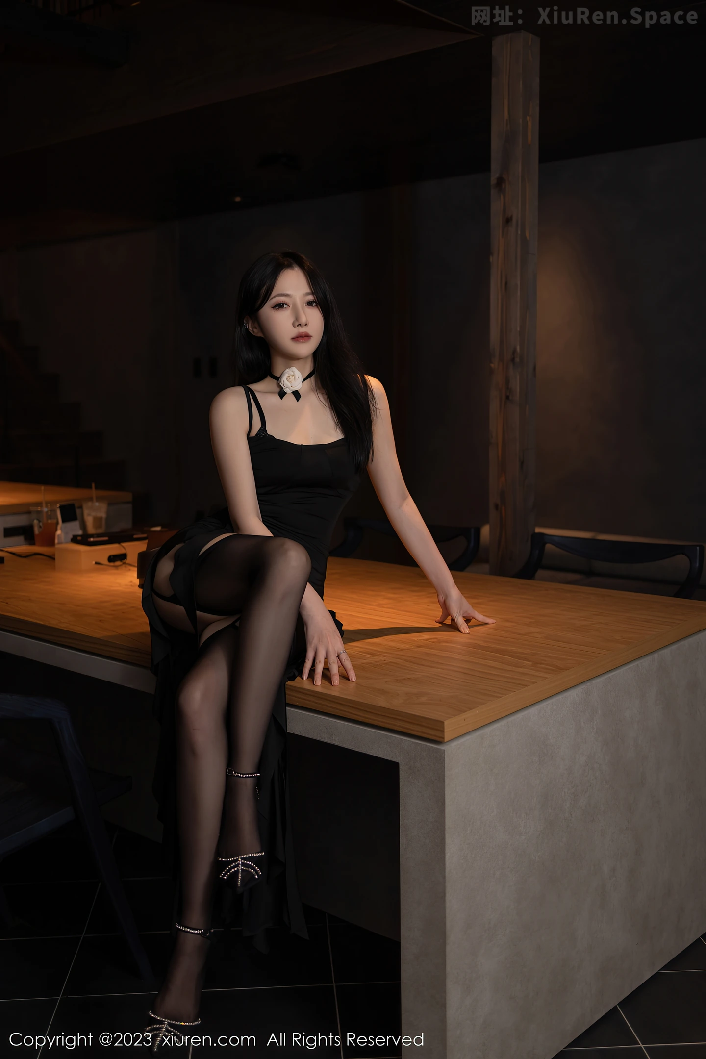 图片[2]-[XiuRen秀人网]VOL.7460 模特鱼子酱Fish黑色吊带裙露黑色薄纱内衣秀曼妙身姿诱惑写真81P-秀人网官方网站